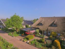 Het Farm-House Ontbijt-Hotel en bungalows in Twijzelerheide, Friesland - Nederland