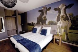 Gastenkamer 3. Wand met koeien.