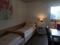 kamer met twee aparte bedden