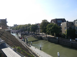 Uitzicht over historisch haven vanaf dakterras.